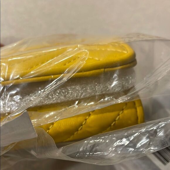 Tory Burch Alexa Daisy‎ Yellow Quilted Card Holder Foldable NWT - Picture 6 of 6